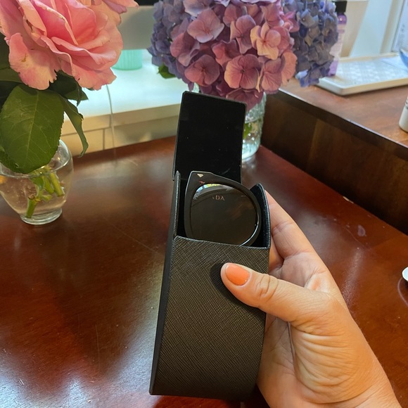 Prada sunglasses with case & cloth - Picture 8 of 11